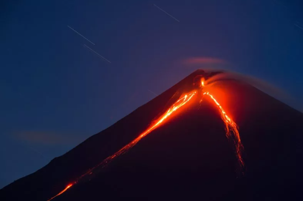 Klyuchevskoy Volcano Erupts, Ash Plume Reaches 11.5 km