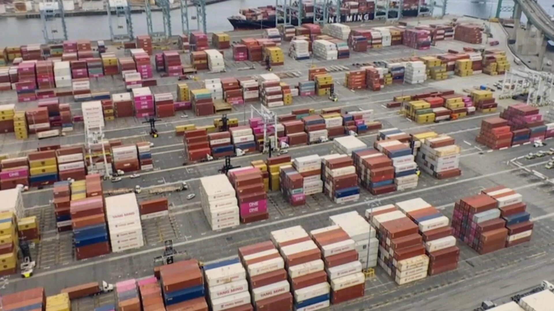 Trump Tariffs Slash US International Mail Volume by 80%