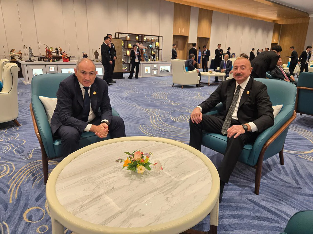 Pashinyan and Aliyev Meet on Sidelines of SCO Summit