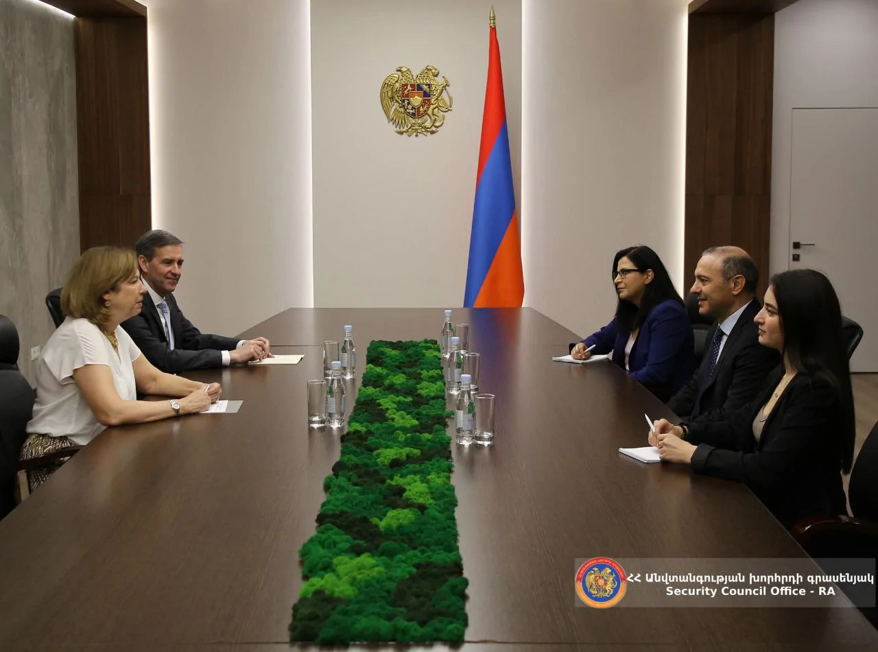 ԱԽ քարտուղարն ու ԱՄՆ դեսպանը քննարկել են Վաշինգտոնի պայմանավորվածությունները