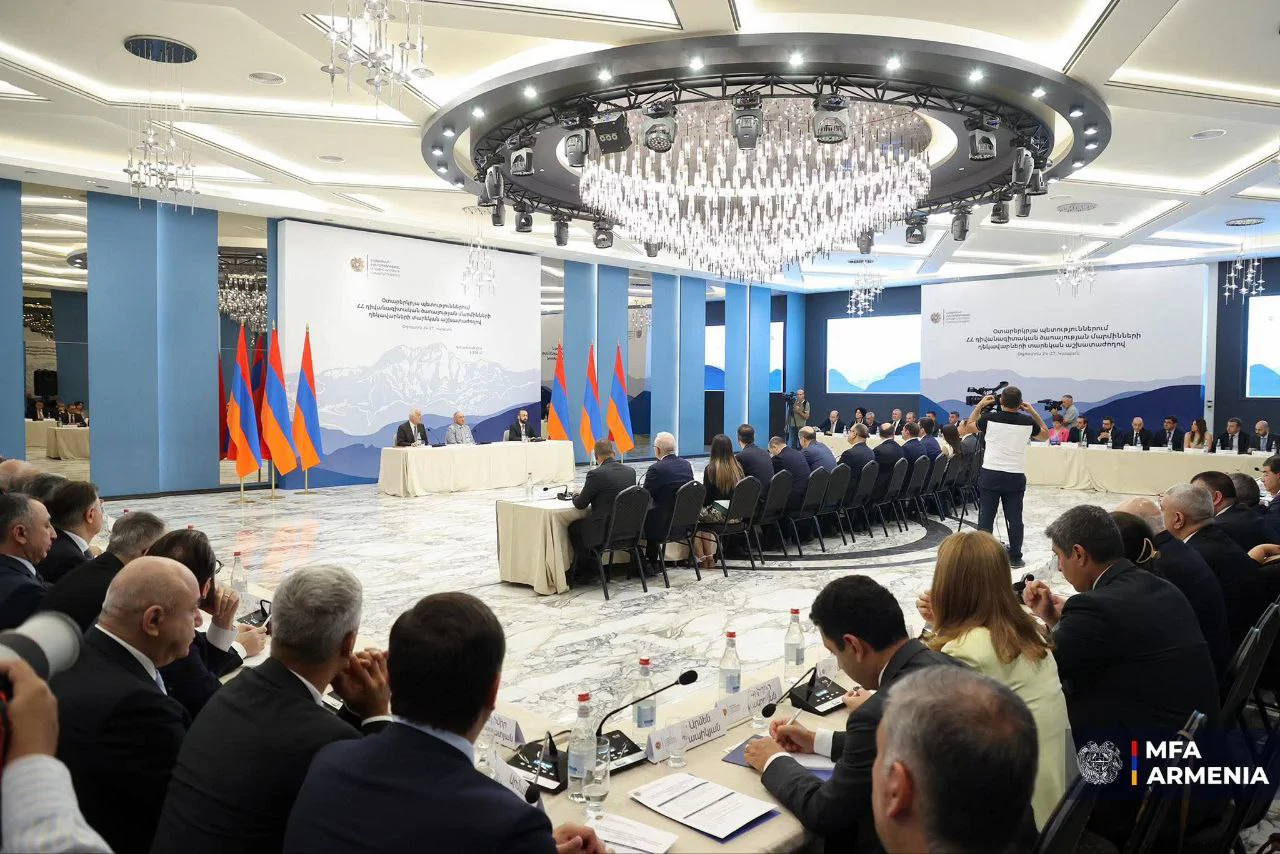 Կապանում մեկնարկել է դեսպանների տարեկան աշխատաժողովը