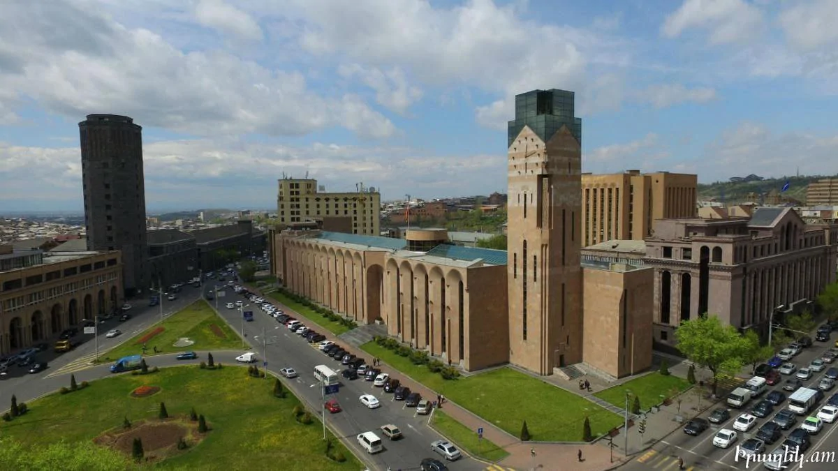 Երևանի նախկին քաղաքապետը մեղադրվում է դպրոցի հողերի օտարման մեջ