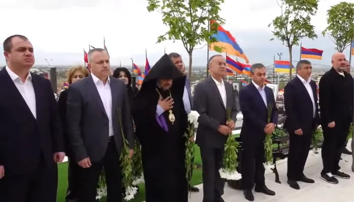 Artsakh Leaders Mark Day of Forced Displacement at Yerablur