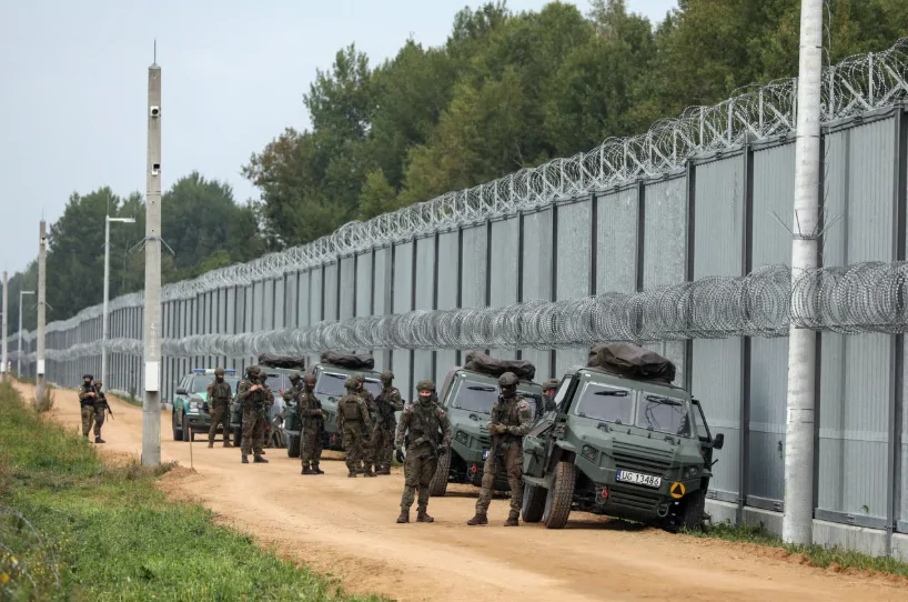 Poland to Completely Close Border with Belarus Amid Drills