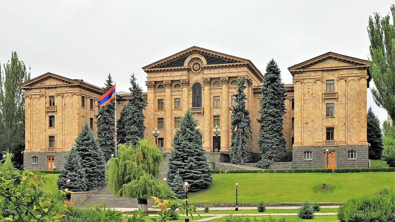 Armenian Parliament to Hold Special Session on Peace with Azerbaijan