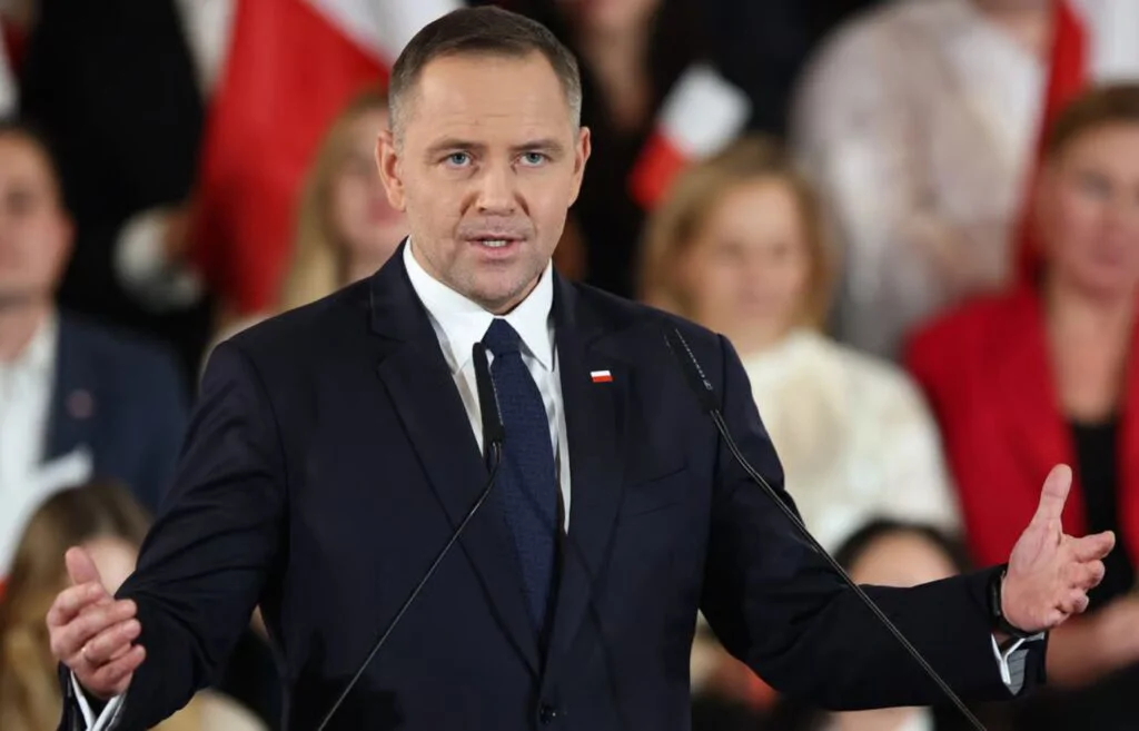 Польша ограничит выплаты для украинских беженцев