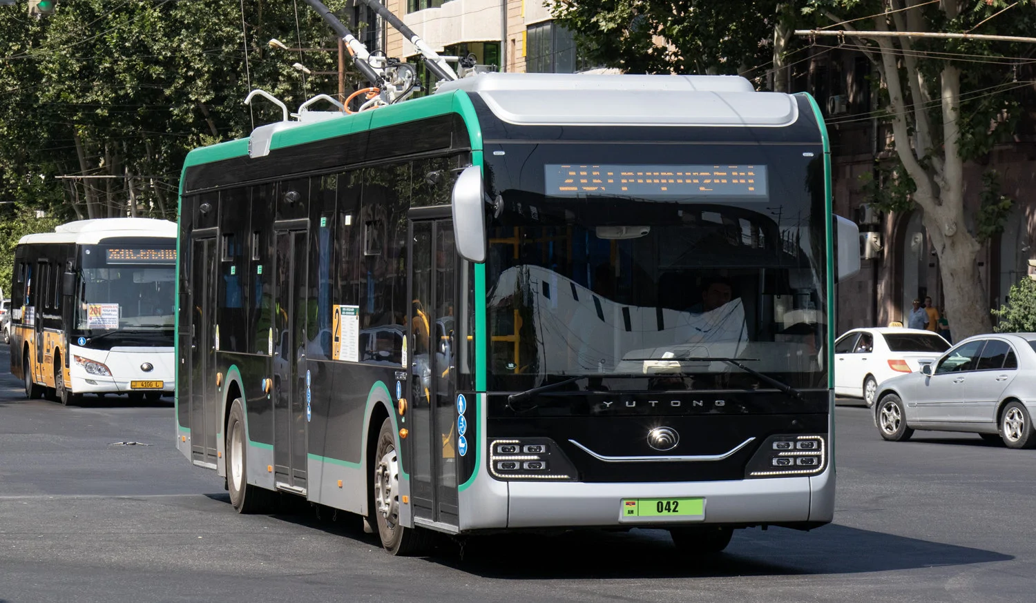 Yerevan to Get 45 New Trolleybuses, 104 Elevators