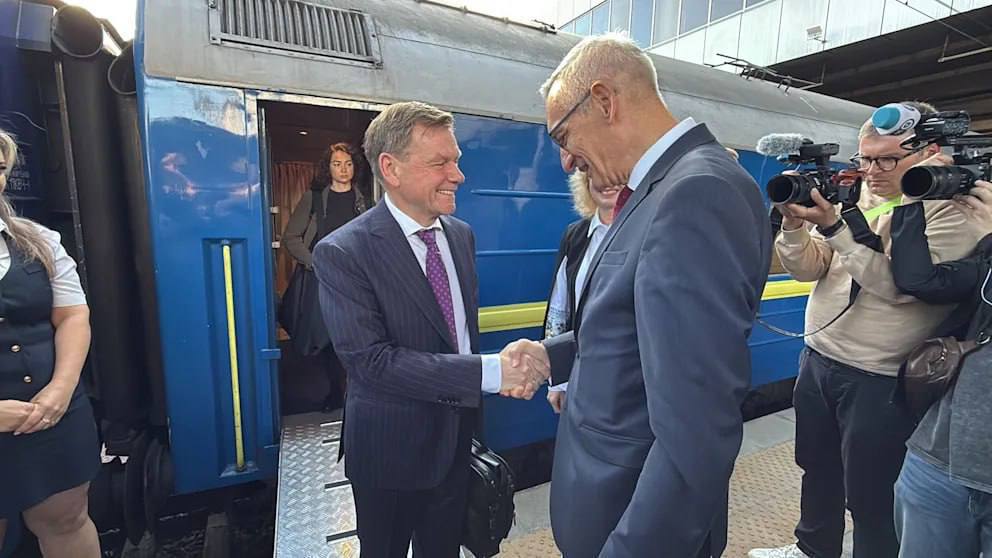  German Foreign Minister Arrives in Kyiv