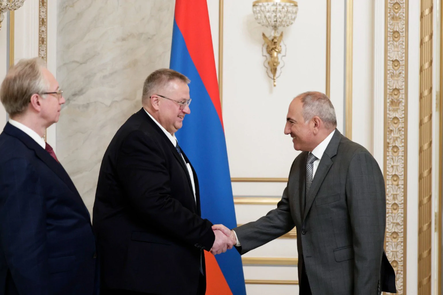 Pashinyan, Overchuk Discuss Bilateral Agenda in Yerevan