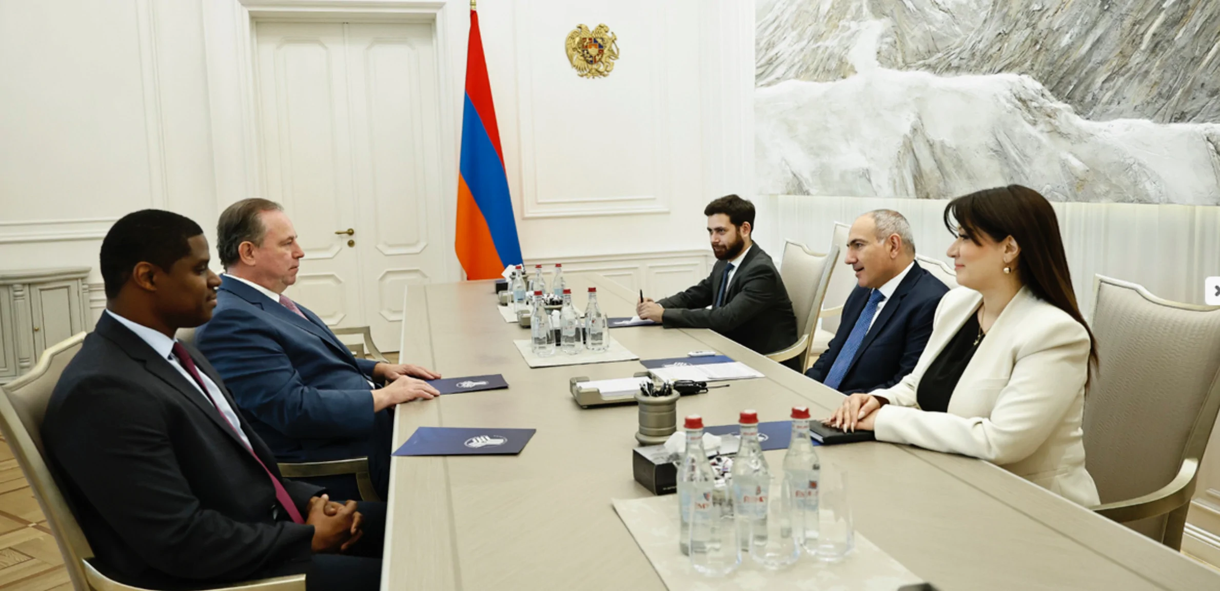 Փաշինյանը հանդիպել է «Նյուզ Մաքս» մեդիա հոլդինգի ղեկավար Քրիստոֆեր Ռուդիի հետ