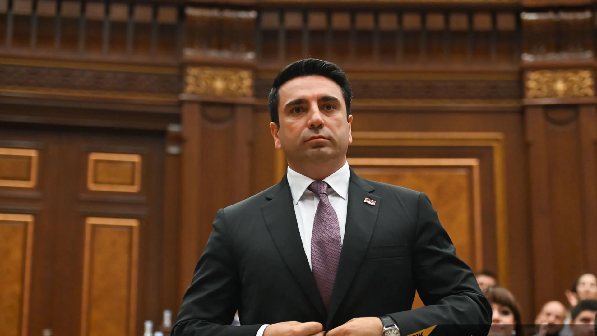 Ален Симонян подал в суд на Вазгена Сагателяна