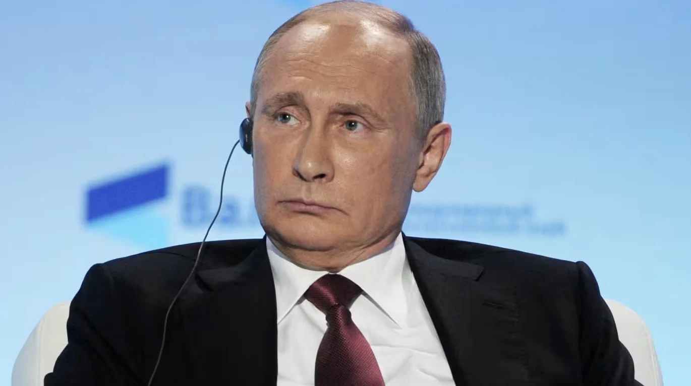 FT: Война усугубляет экономический кризис в России