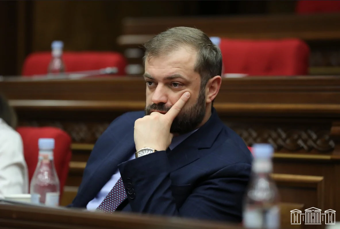 Папоян ответил Даниеляну о возвращении грузовиков с Ларса