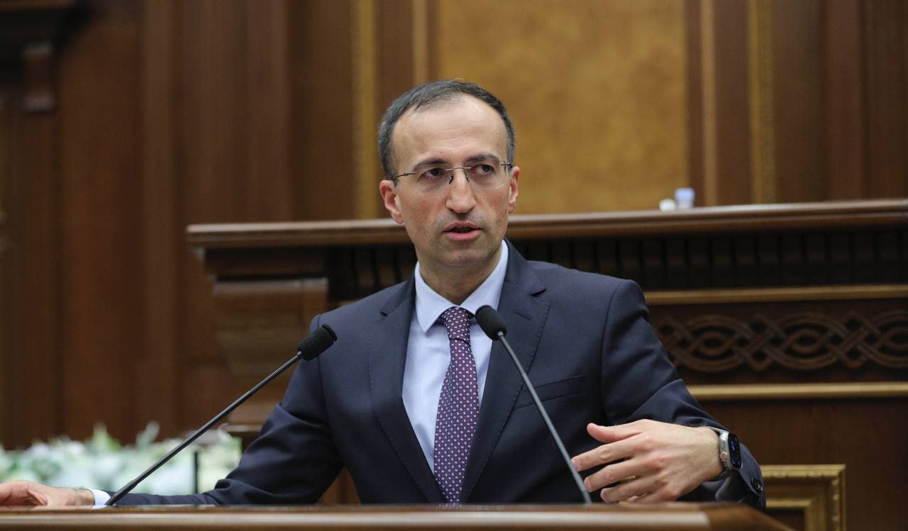  Արսեն Թորոսյանը վայր է դնում պատգամավորական մանդատը