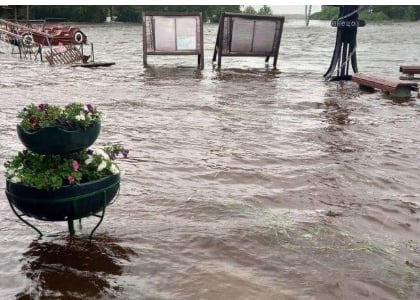 Число жертв наводнения в Техасе достигло 80 человек