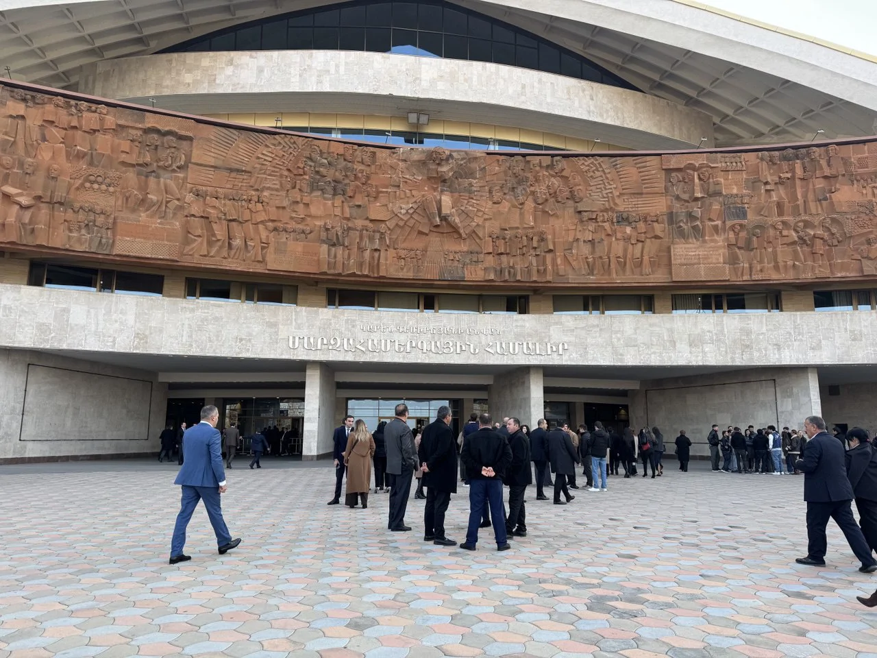 Պետական ապարատը հավաքվել է Փաշինյանի հրավիրված մեծ հավաքին