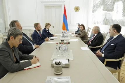 Pashinyan Meets with Jean-Charles Samuelian and Noubar Afeyan