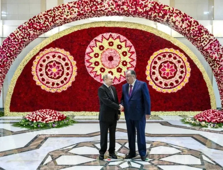 Путин и Рахмон начали переговоры в Душанбе