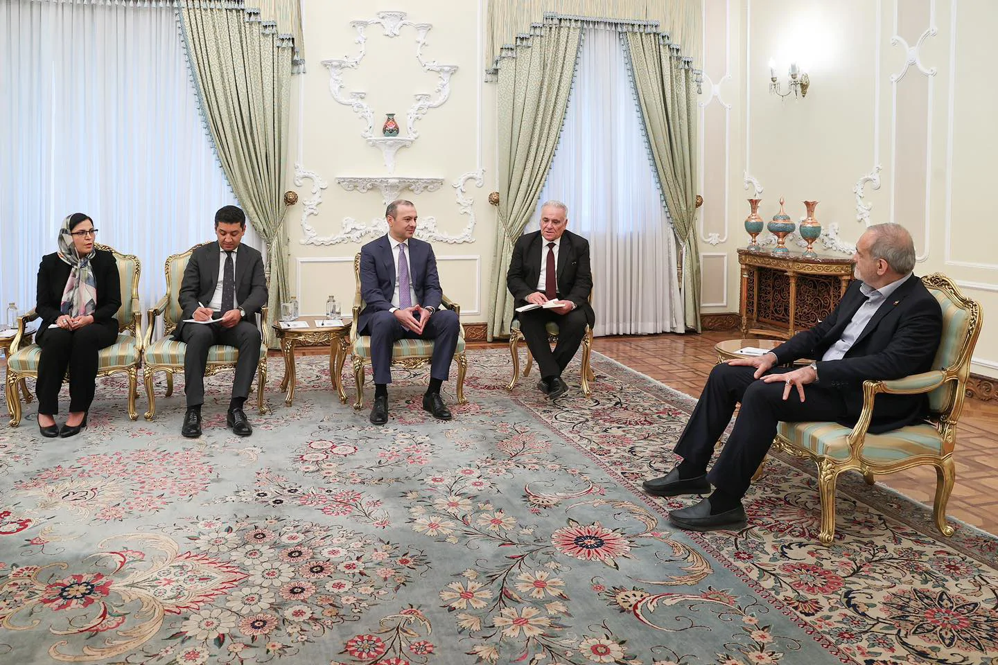 Grigoryan Meets Iranian President Pezeshkian in Tehran