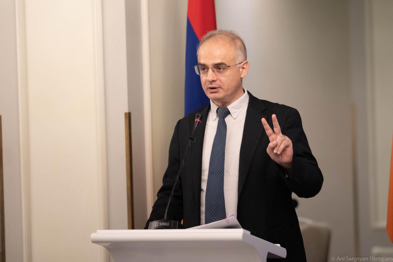 Зурабян ответил «омерзительной паре» у власти