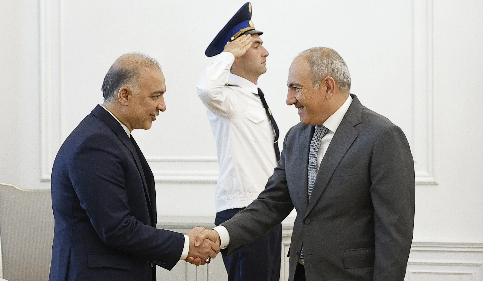 Pashinyan Meets Outgoing Iranian Ambassador Sobhani