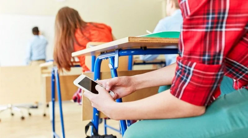 Yerevan to Restrict Mobile Phone Use in Schools