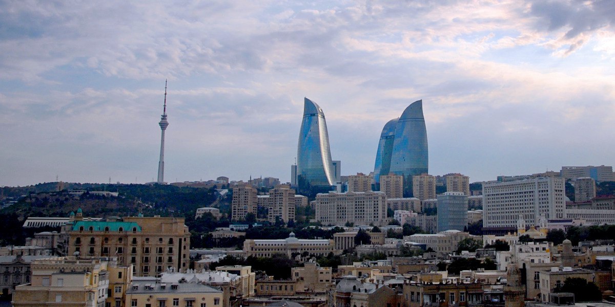 Баку планирует закрыть русские школы в Азербайджане: СМИ