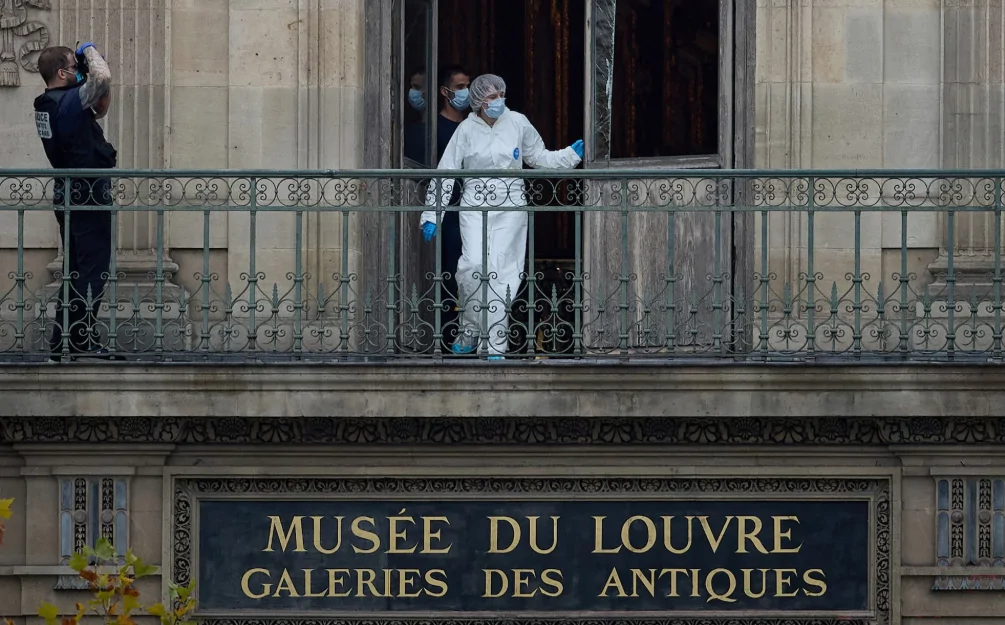 The Telegraph: Ограбление Лувра было совершено при помощи охраны