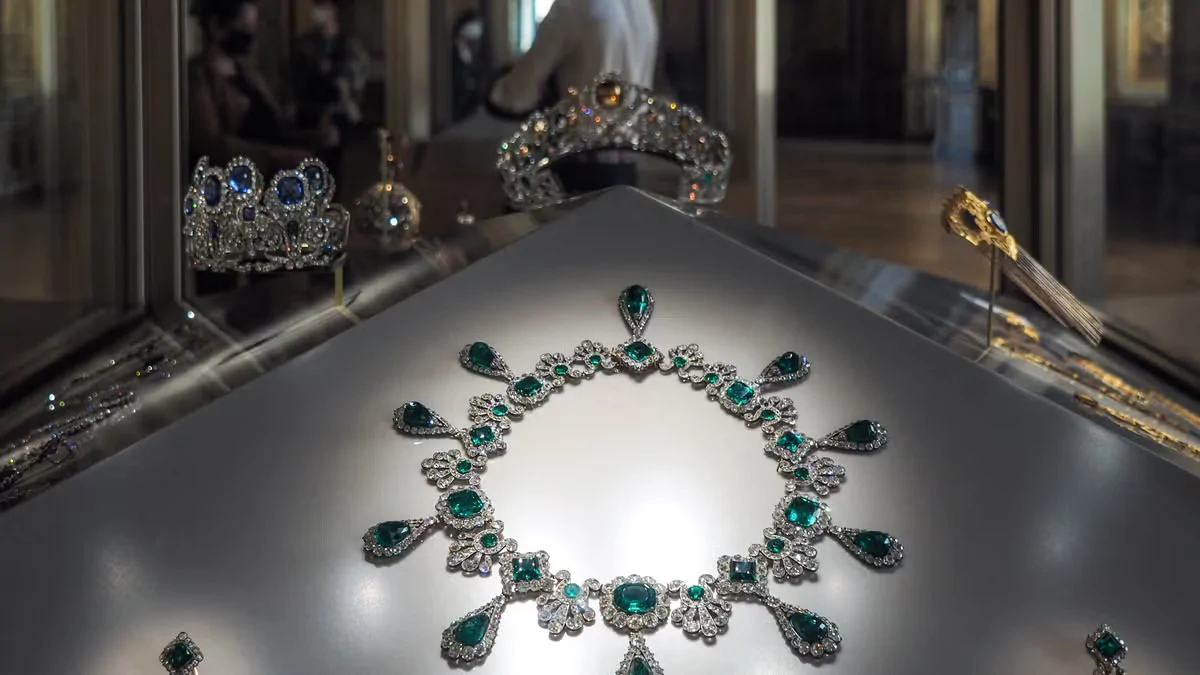 Louvre Moves Crown Jewels to Bank of France After Heist