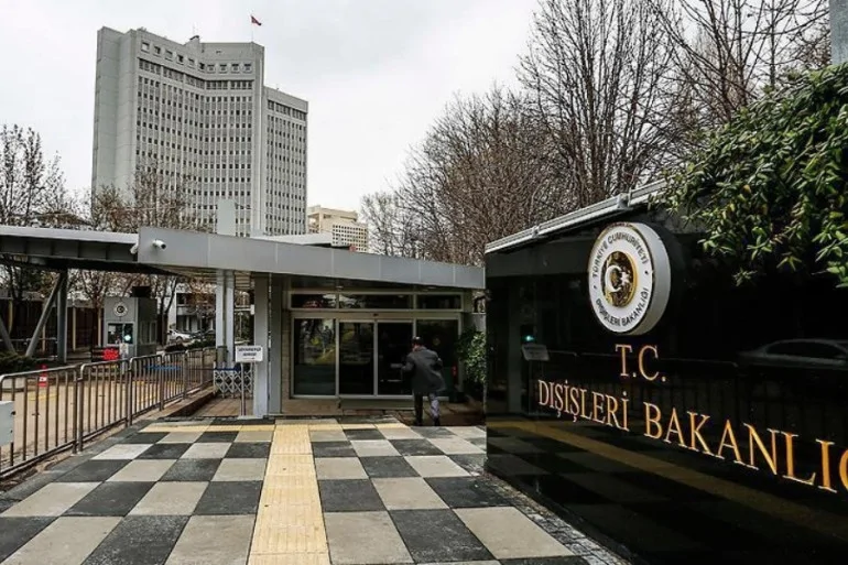 Turkish MFA: Syria Itself Must Decide on Relations with Russia