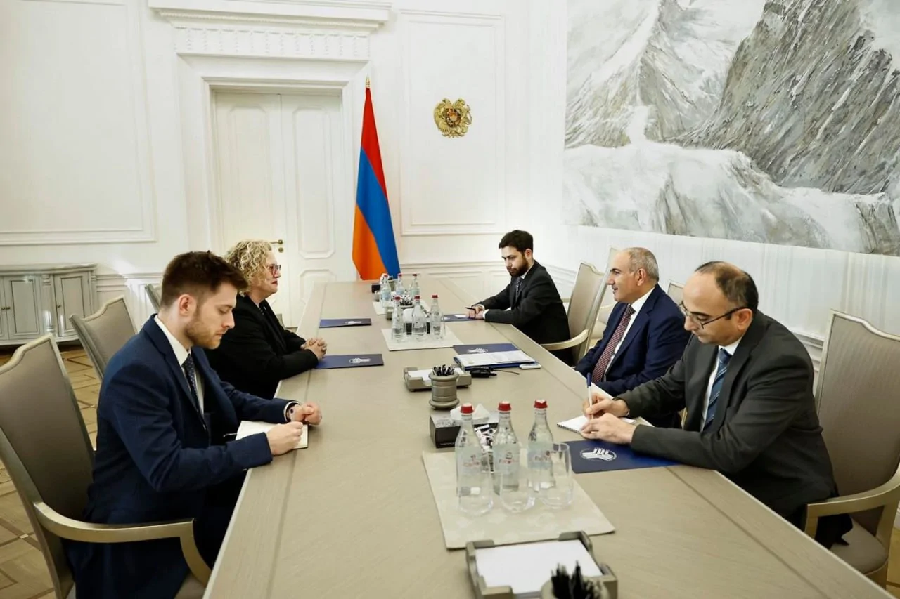 Пашинян принял нового посла Великобритании в Армении