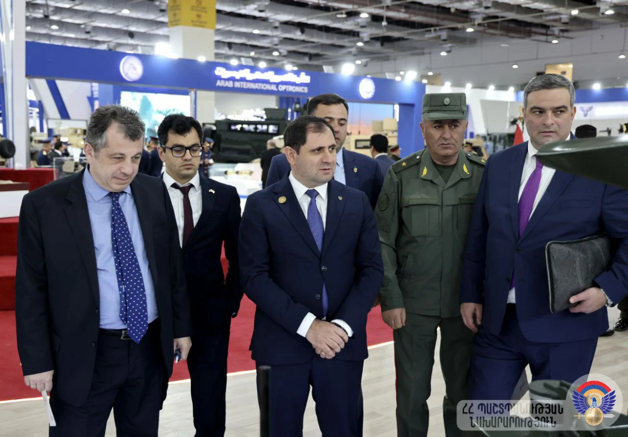Сурен Папикян посетил оборонную выставку «EDEX 2025»