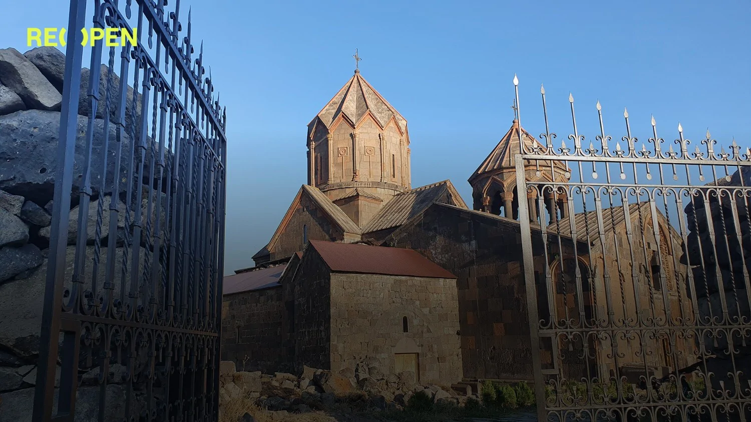 Աղոթք և անեծք Աստծո տանը. բախում Հովհաննավանքում