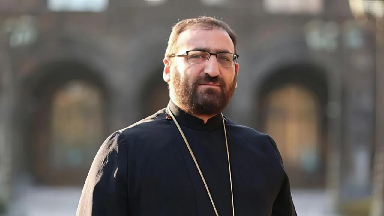 Արշակ սրբազանը պահանջում է հաստատել ստորագրությունները