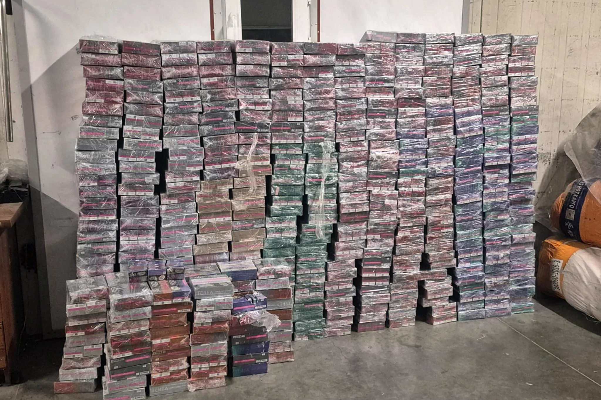 Կանխվել է խոշոր չափի տաքացվող ծխախոտի արտահանման փորձը. ՊԵԿ