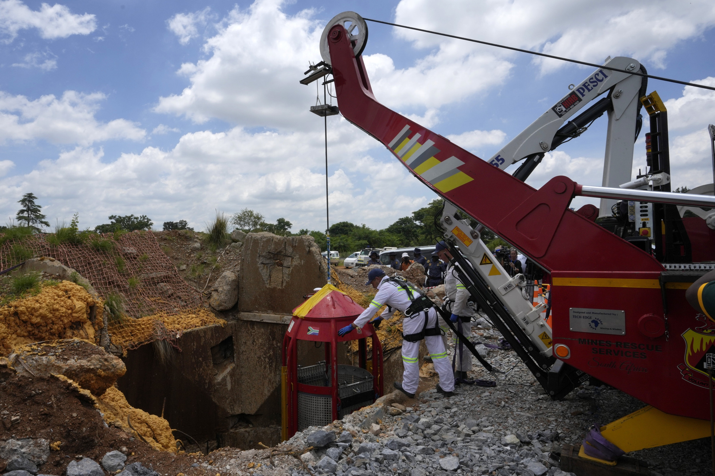 289 workers trapped in South African gold mine