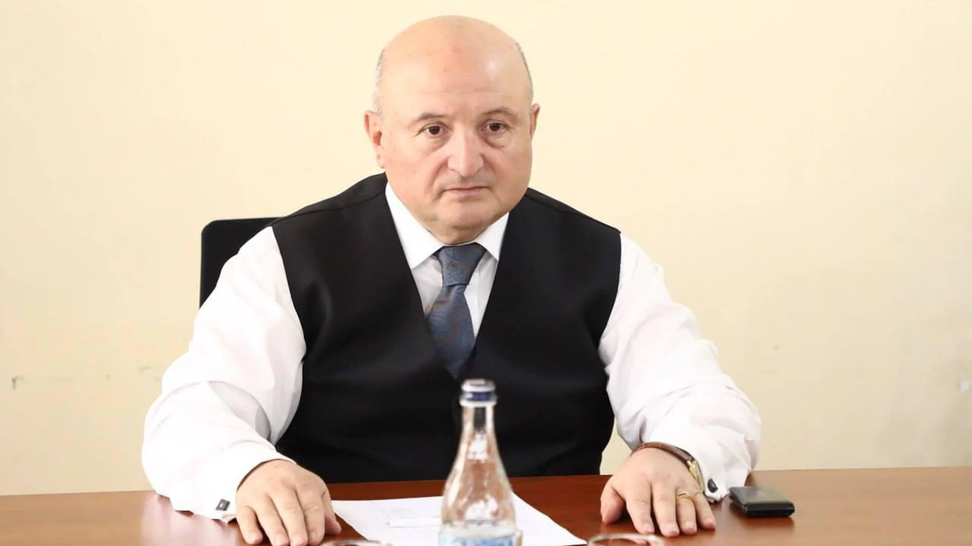 Ուժայինները պատրաստվում են մտնել Վարդան Ղուկասյանի գրասենյակ