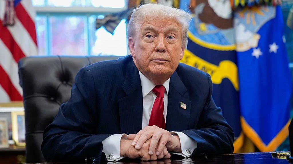 Թրամփը չեղարկել է Բայդենի «ավտոստորագրությամբ» փաստաթղթերը