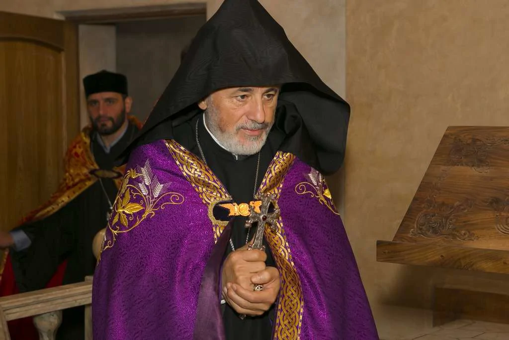 Безосновательны ли утверждения Пашиняна об архиепископе Езрасе как агенте КГБ?