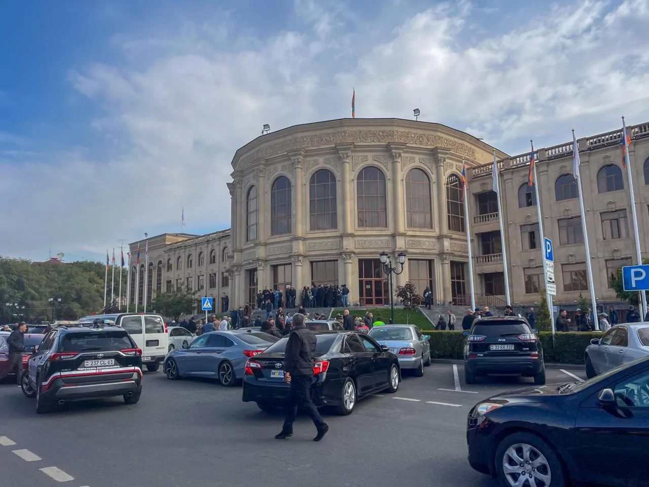 Գյումրիի քաղաքապետարանի 3 աշխատակից ձերբակալվել է